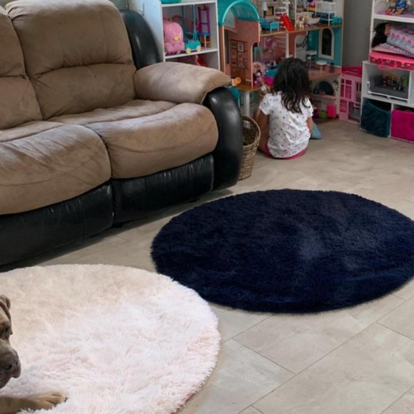 Black Solid Shaggy & Fluffy Round Rug - Picture 3 of 4